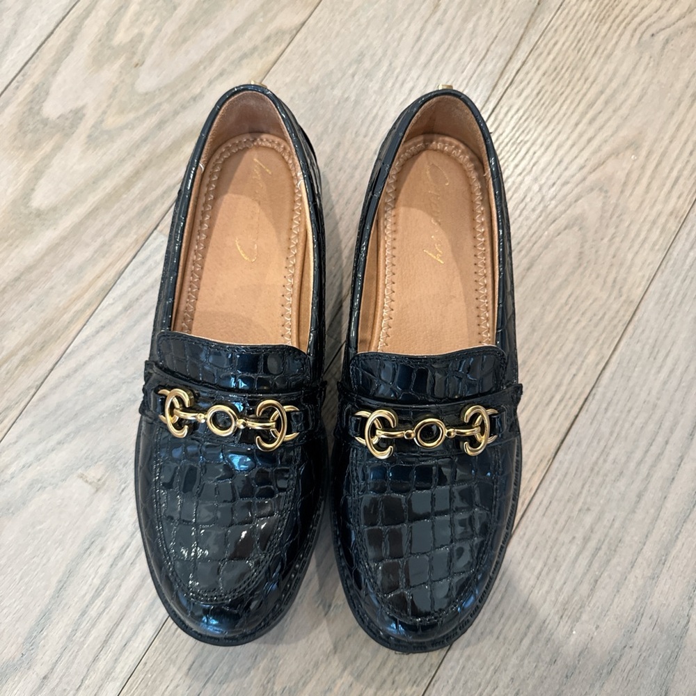 Elegant Black Loafers with Gold Accent